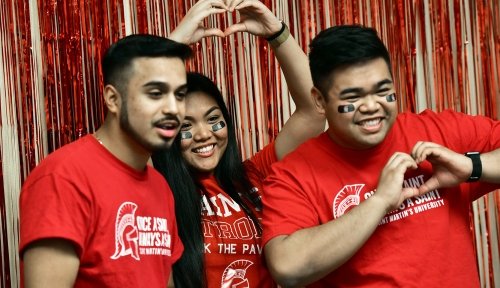 Photo of a group of students smiling